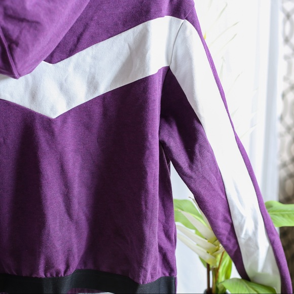 🥳HOST PICK NEW Puma Women’s Purple Graphic Hoodie - Picture 2 of 3